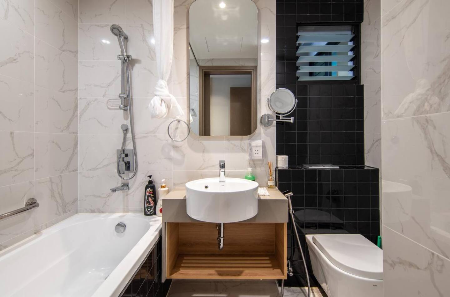 Luxury 2 Or 3Br Apartment In Dist 1 N Pool, Gym, Airport Pickup Ho Si Minh-város Kültér fotó