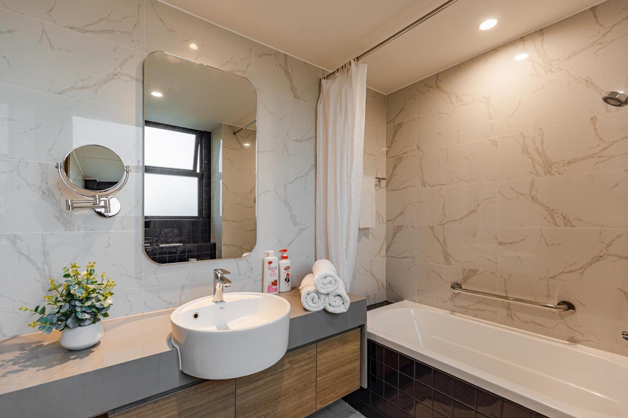 Luxury 2 Or 3Br Apartment In Dist 1 N Pool, Gym, Airport Pickup Ho Si Minh-város Kültér fotó