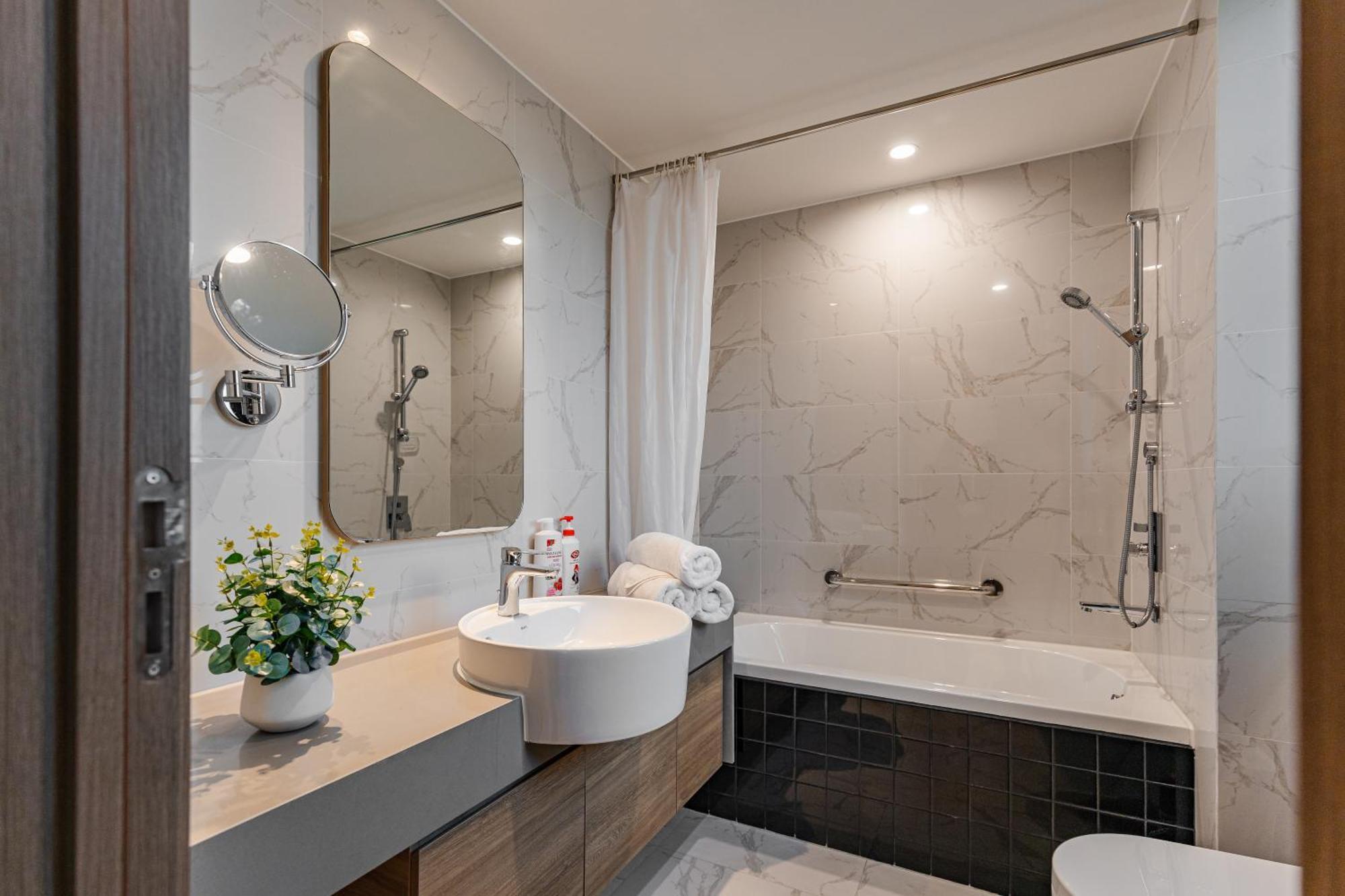 Luxury 2 Or 3Br Apartment In Dist 1 N Pool, Gym, Airport Pickup Ho Si Minh-város Kültér fotó